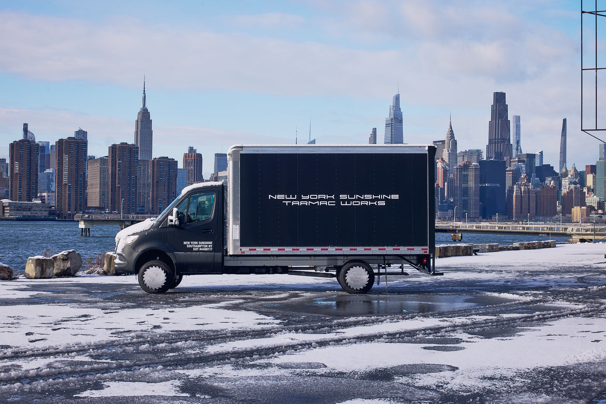 1/64 Mitsubishi Fuso Canter New York Sunshine - New York Sunshine Special Edition - Tarmac Works TRUCK64