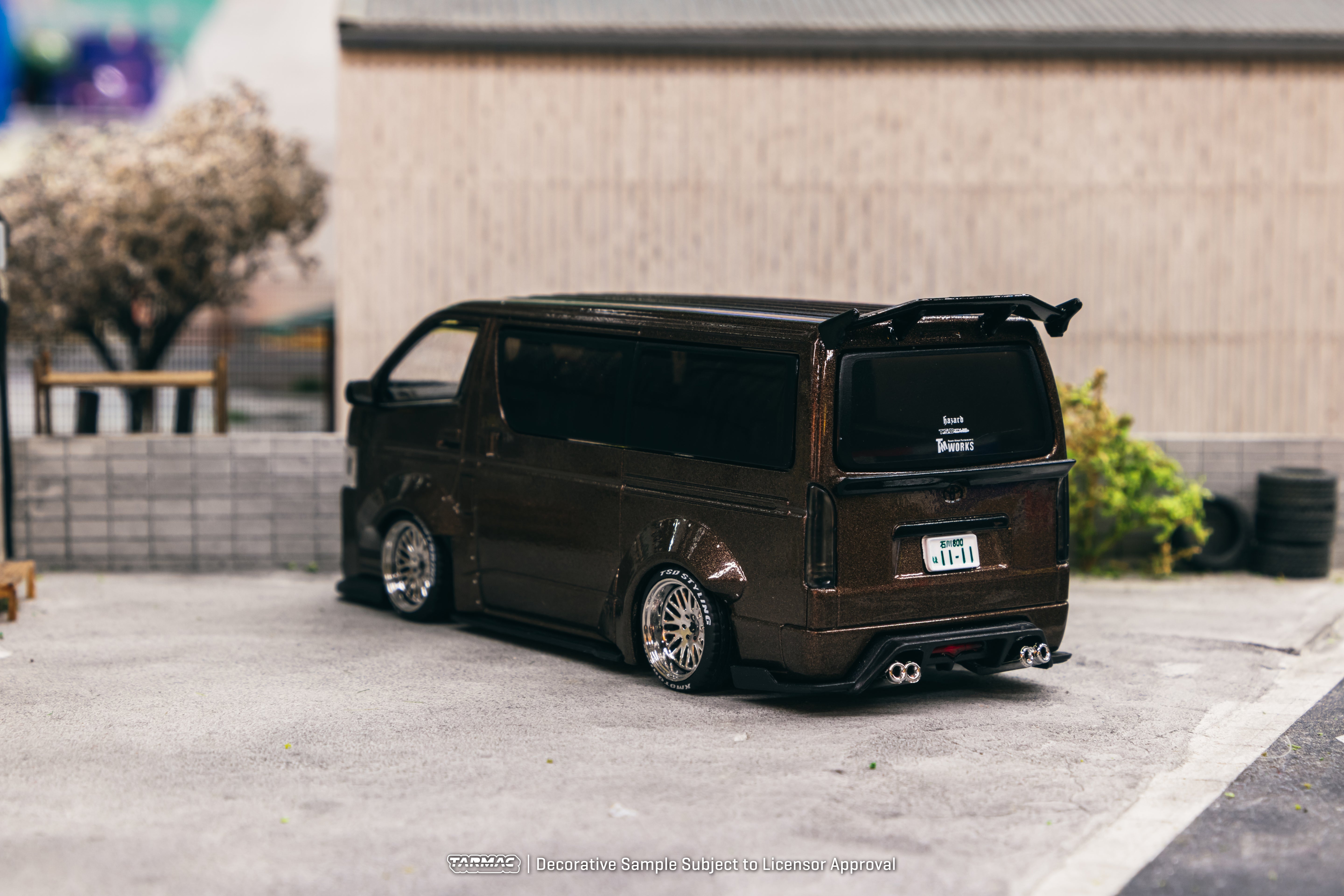 1/43 Toyota Hiace Widebody Brown - Tarmac Works HOBBY43