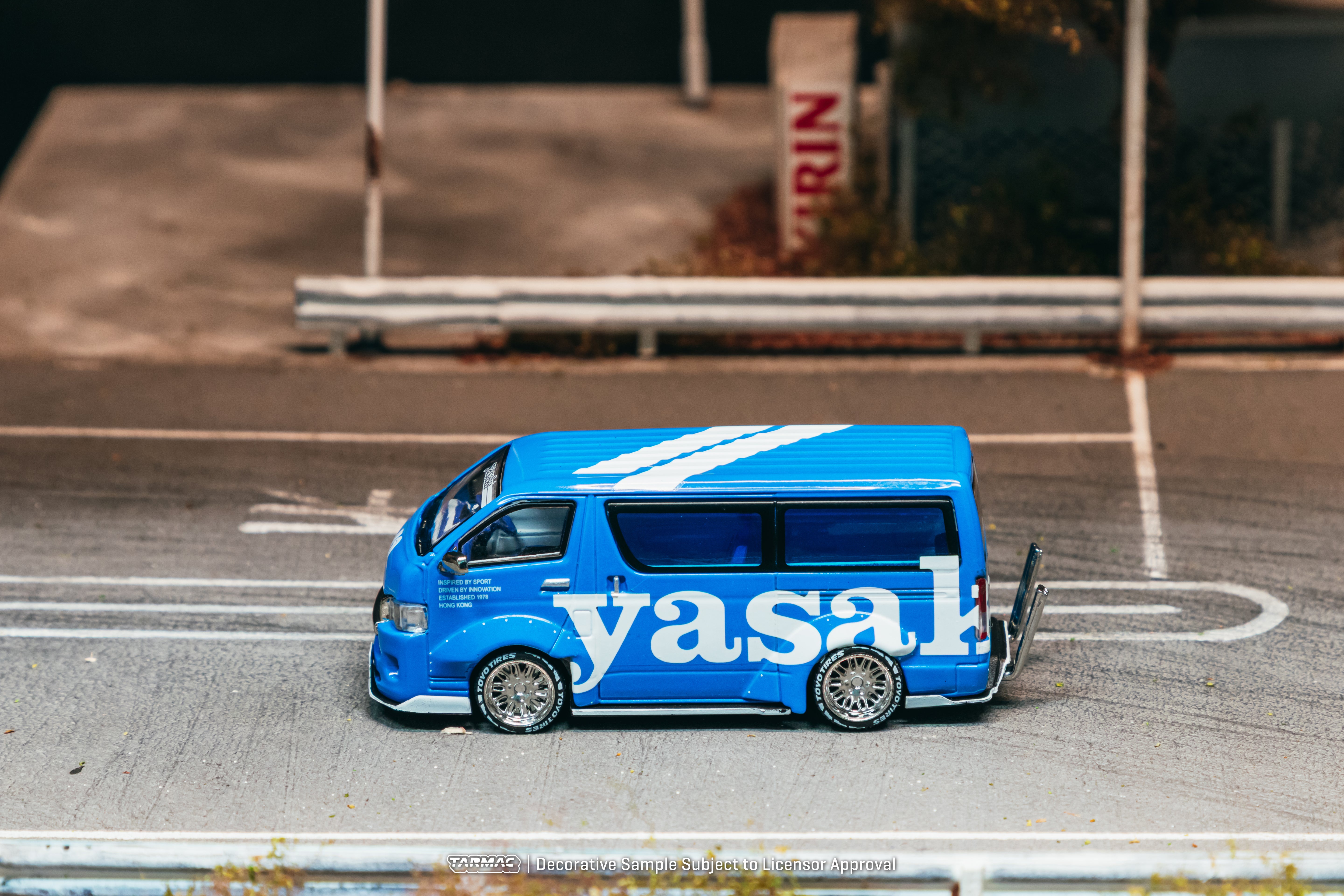 1/64 Toyota Hiace Widebody Yasaki Special Edition - Tarmac Works HOBBY64