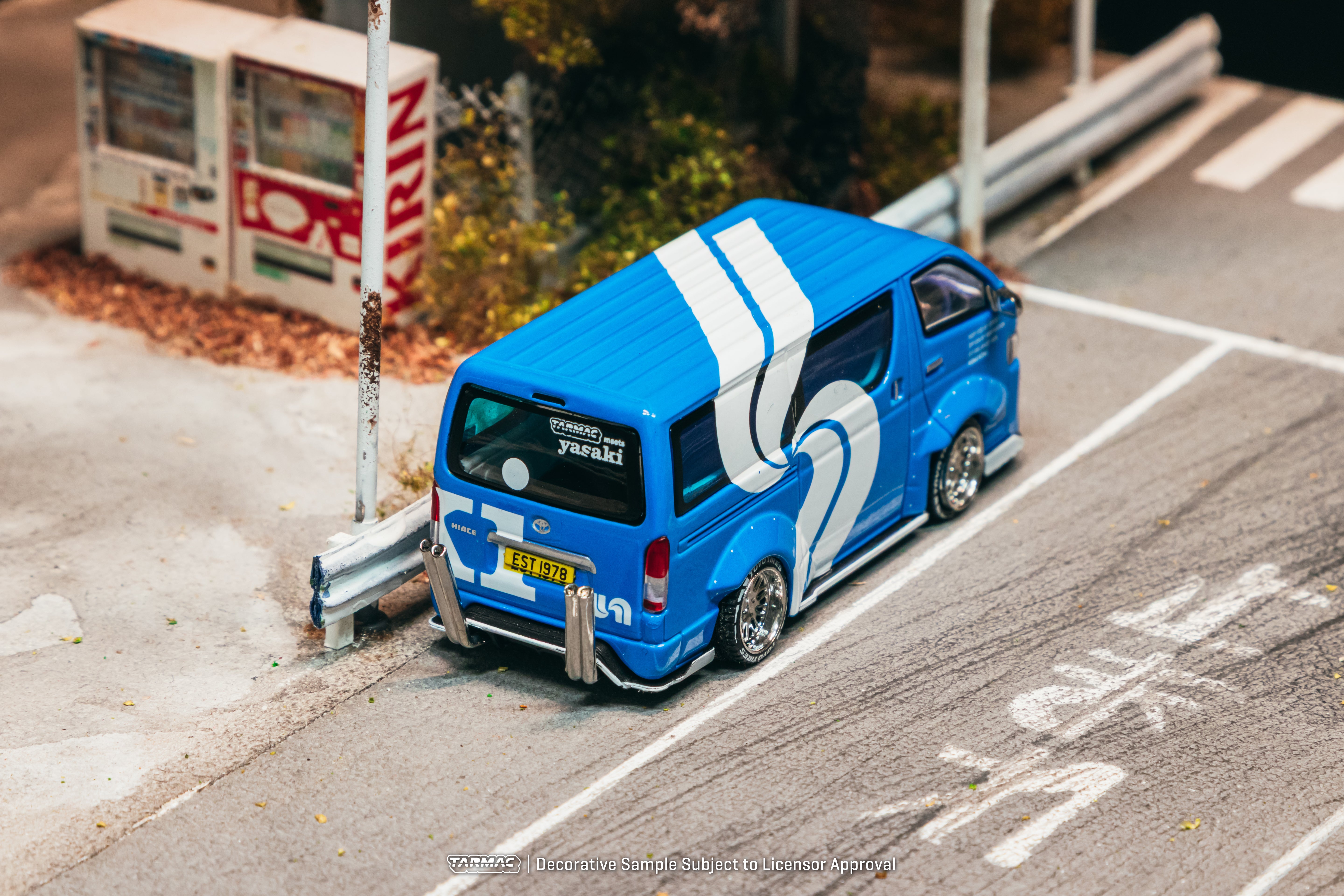 1/64 Toyota Hiace Widebody Yasaki Special Edition - Tarmac Works HOBBY64