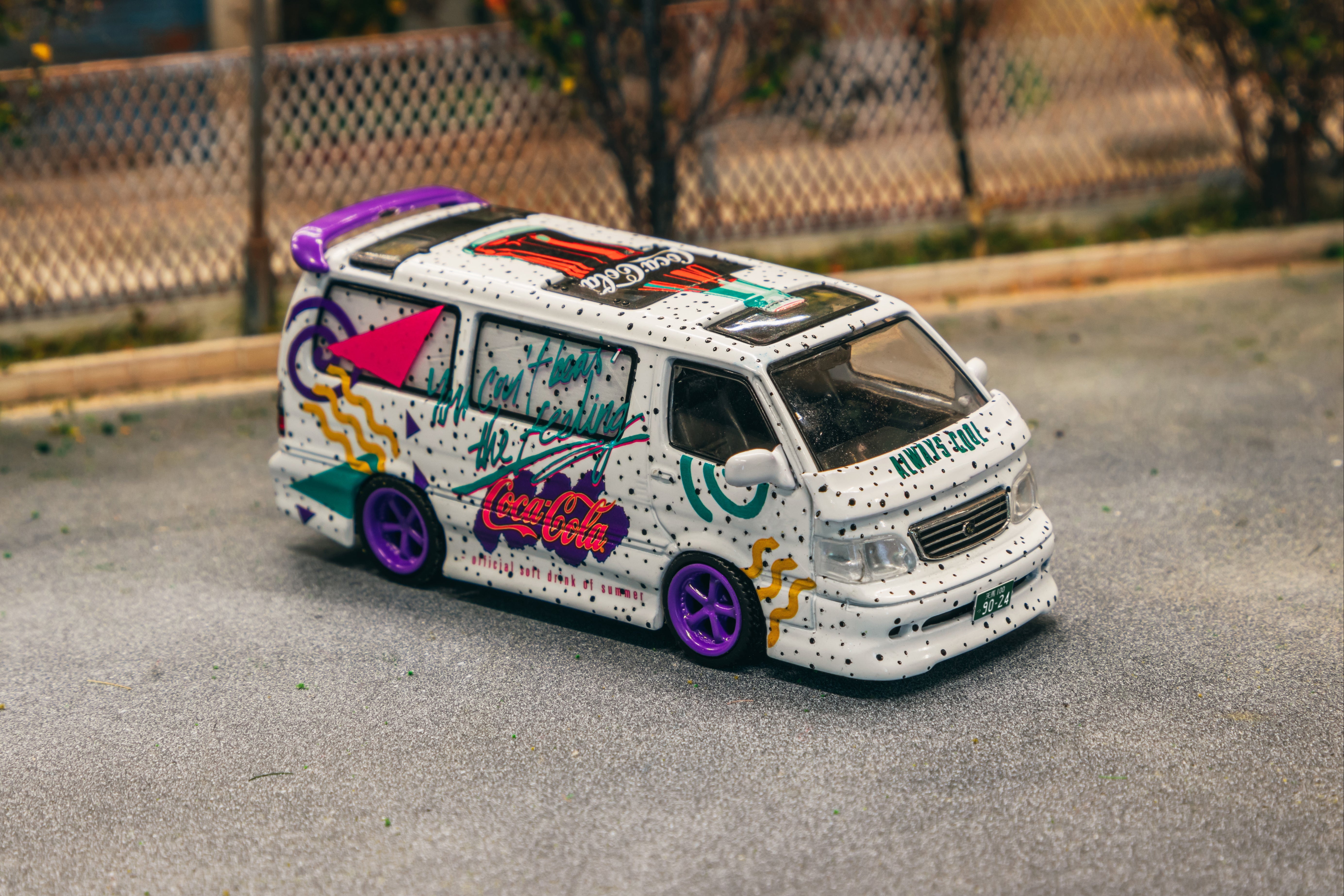 1/64 Toyota Hiace Wagon Custom Coca-Cola Delivery Van - Tarmac Works HOBBY64