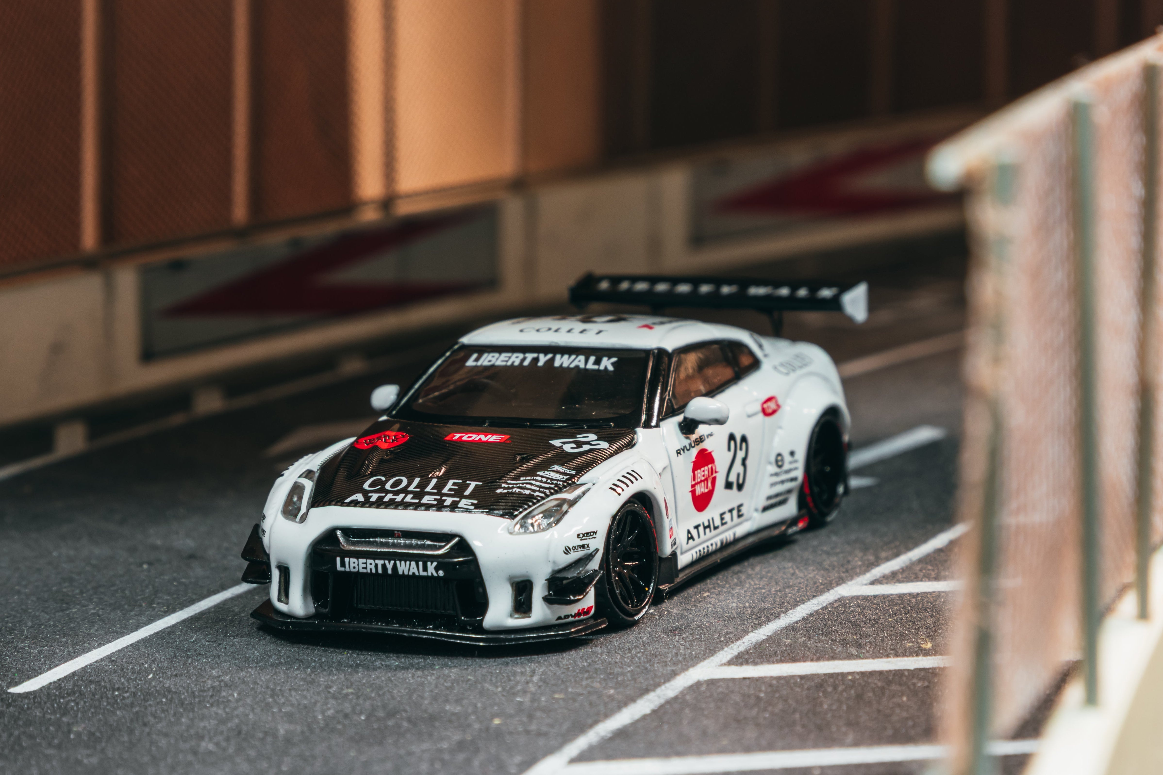 1/64 LB-WORKS NISSAN GT-R R35 type 2 White - Tarmac Works HOBBY64