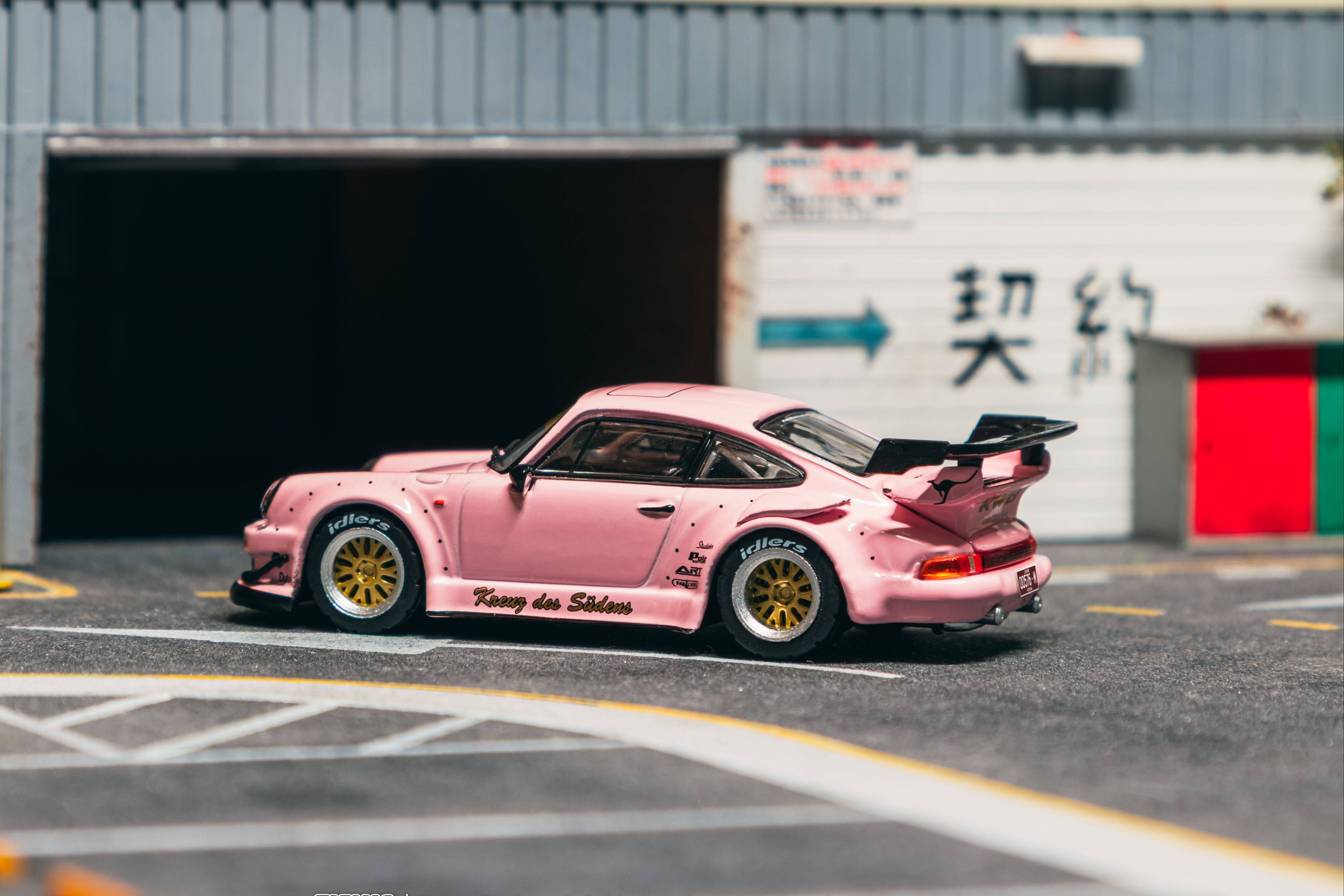 1/64 RWB 930 Southern Cross - Tarmac Works HOBBY64