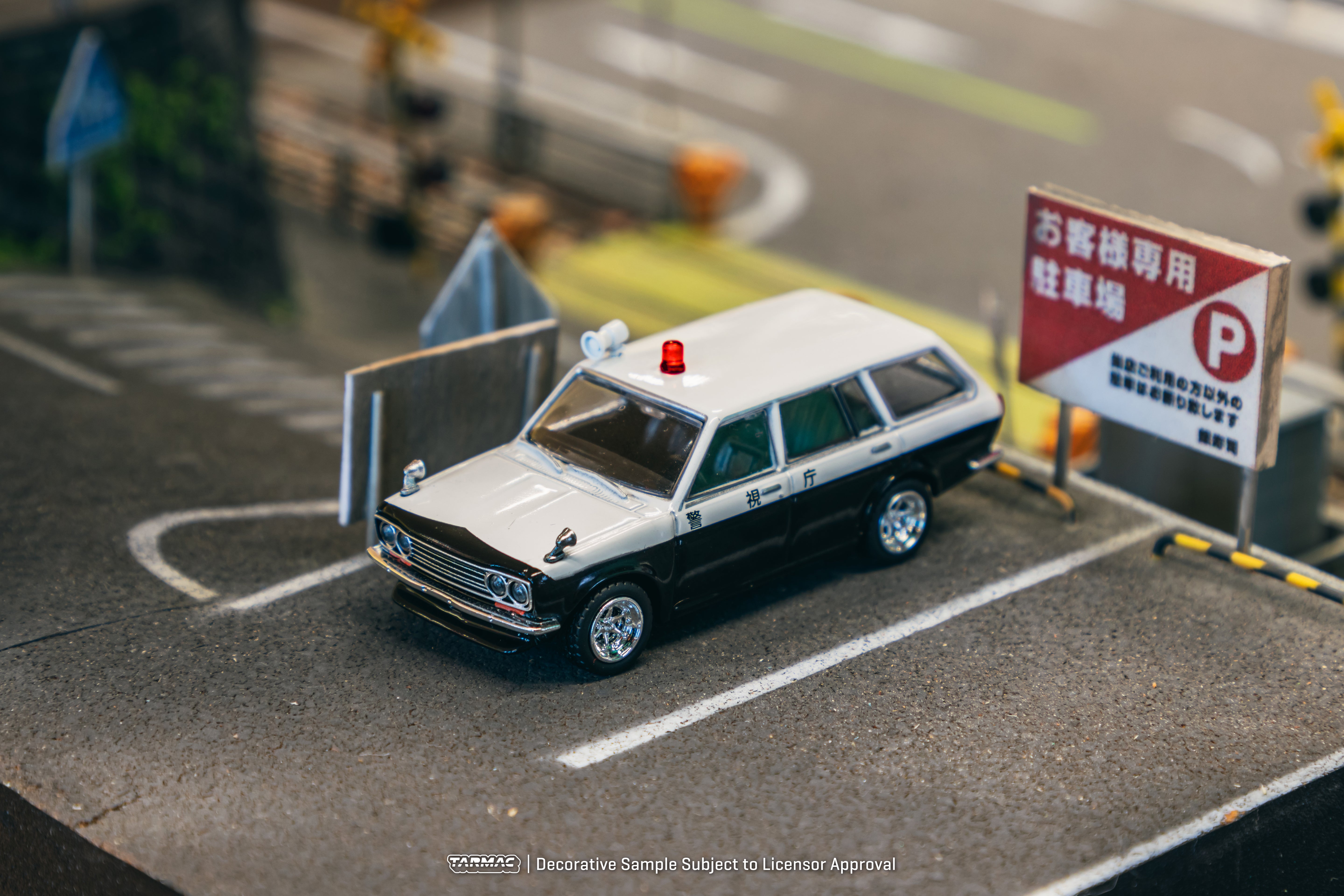 1/64 Datsun Bluebird 510 Wagon Japan Police Car - Tarmac Works GLOBAL64