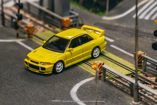 Tarmac Works 1/64 Mitsubishi Lancer GSR Evolution III Yellow with Tarmac  Cards GLOBAL64 - Main Image