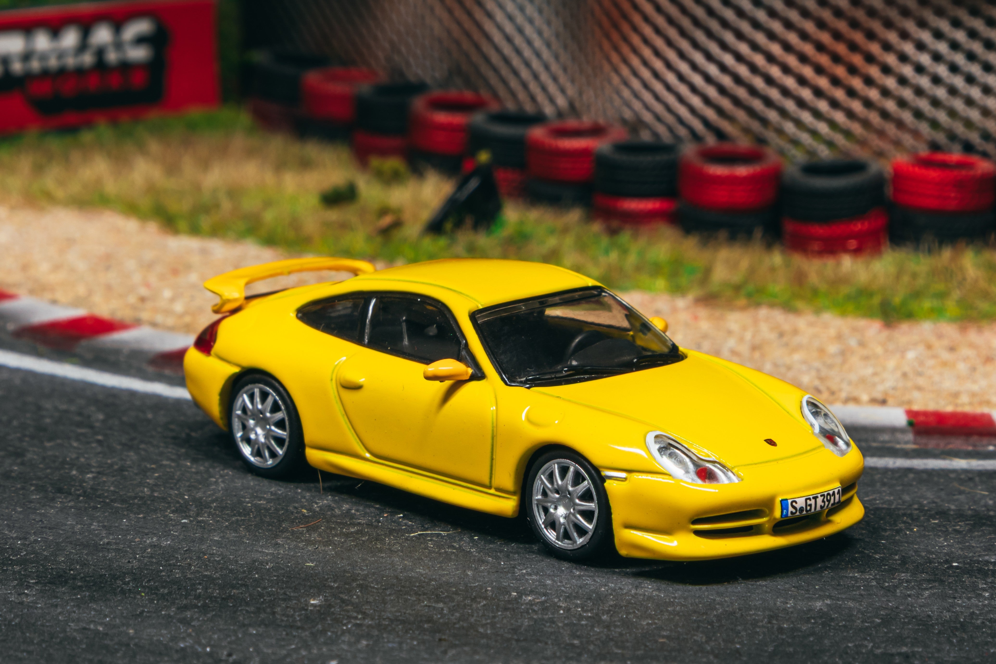 1/64 Porsche 911 GT3 (type 996) Yellow - Tarmac Works X iXO Models GLO