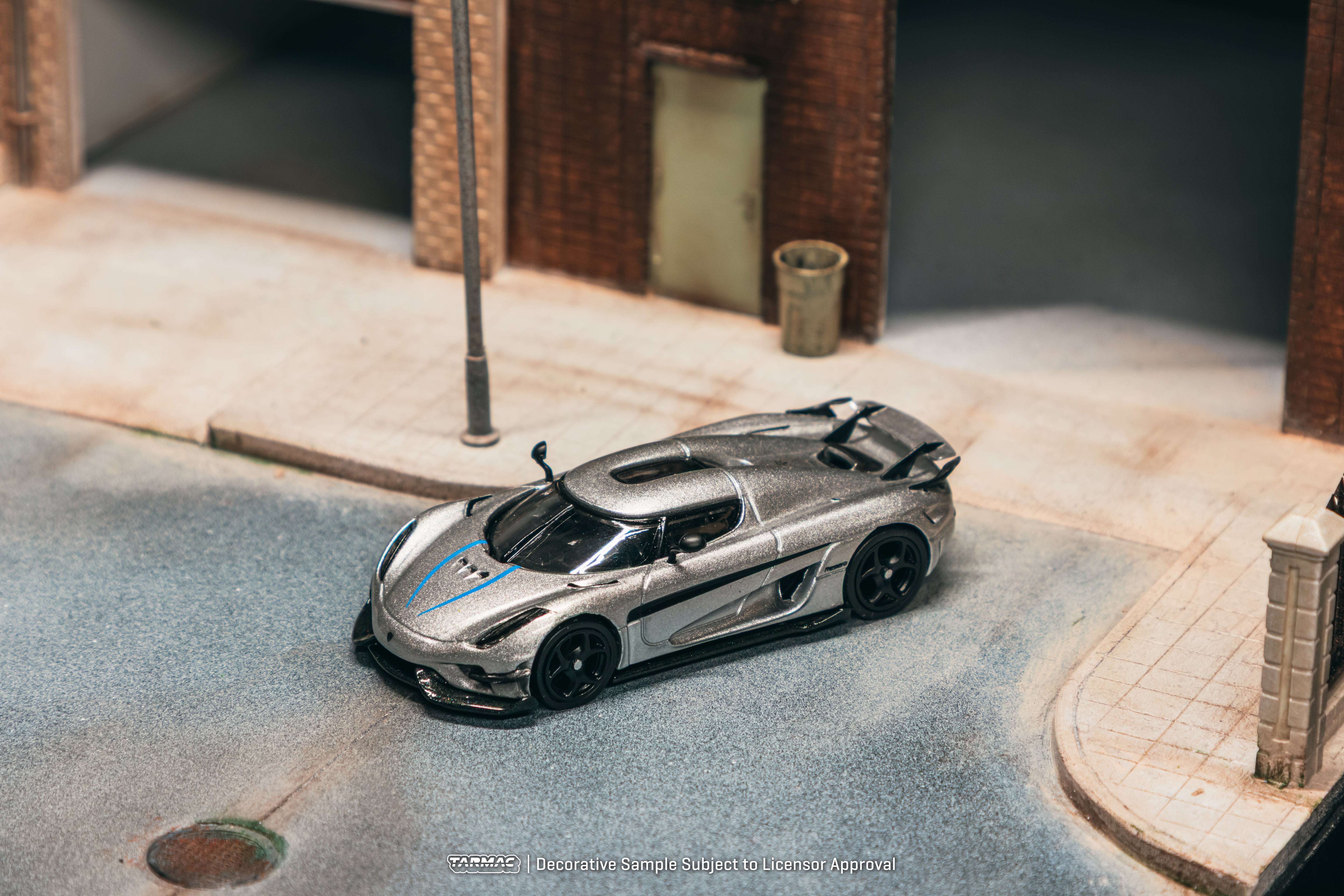 1/64 Koenigsegg Regera Silver Metallic / Blue Accents with Tarmac Cards Combo Set - Tarmac Works GLOBAL64