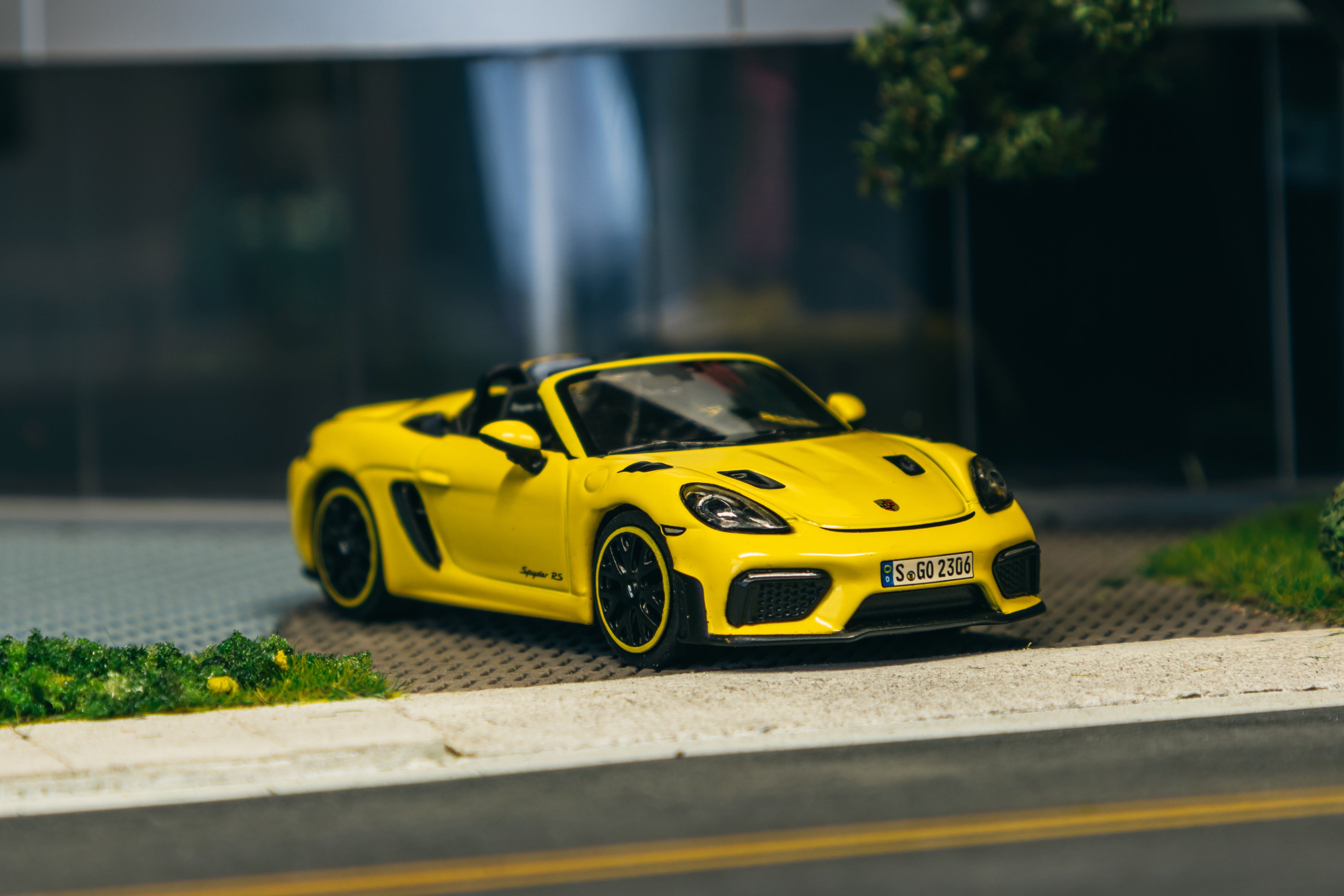 1/64 Porsche 718 Spyder RS Racing Yellow - Tarmac Works X Minichamps COLLAB64