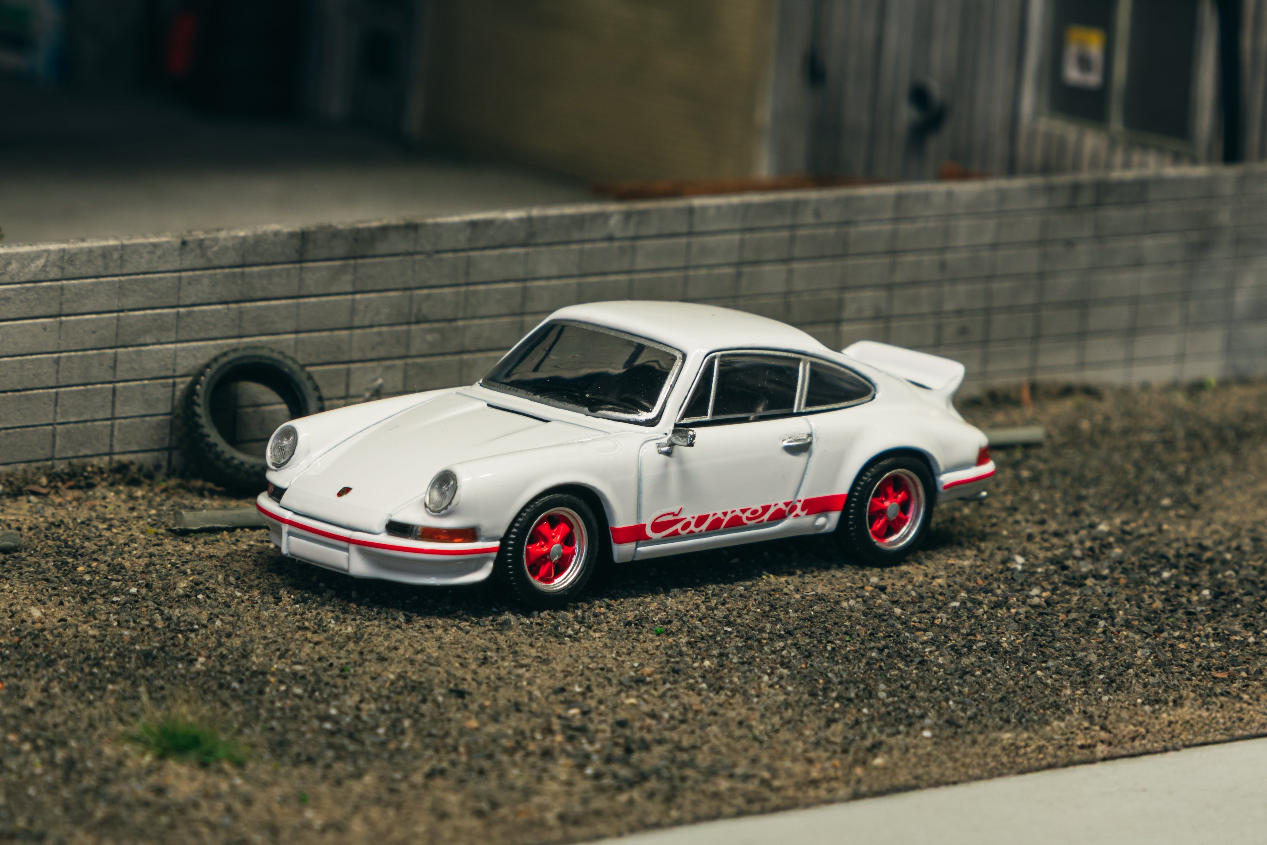 1/64 Porsche 911 Carrera RS 2.7 Lightweight White/Red - COLLAB64 Schuco x Tarmac Works