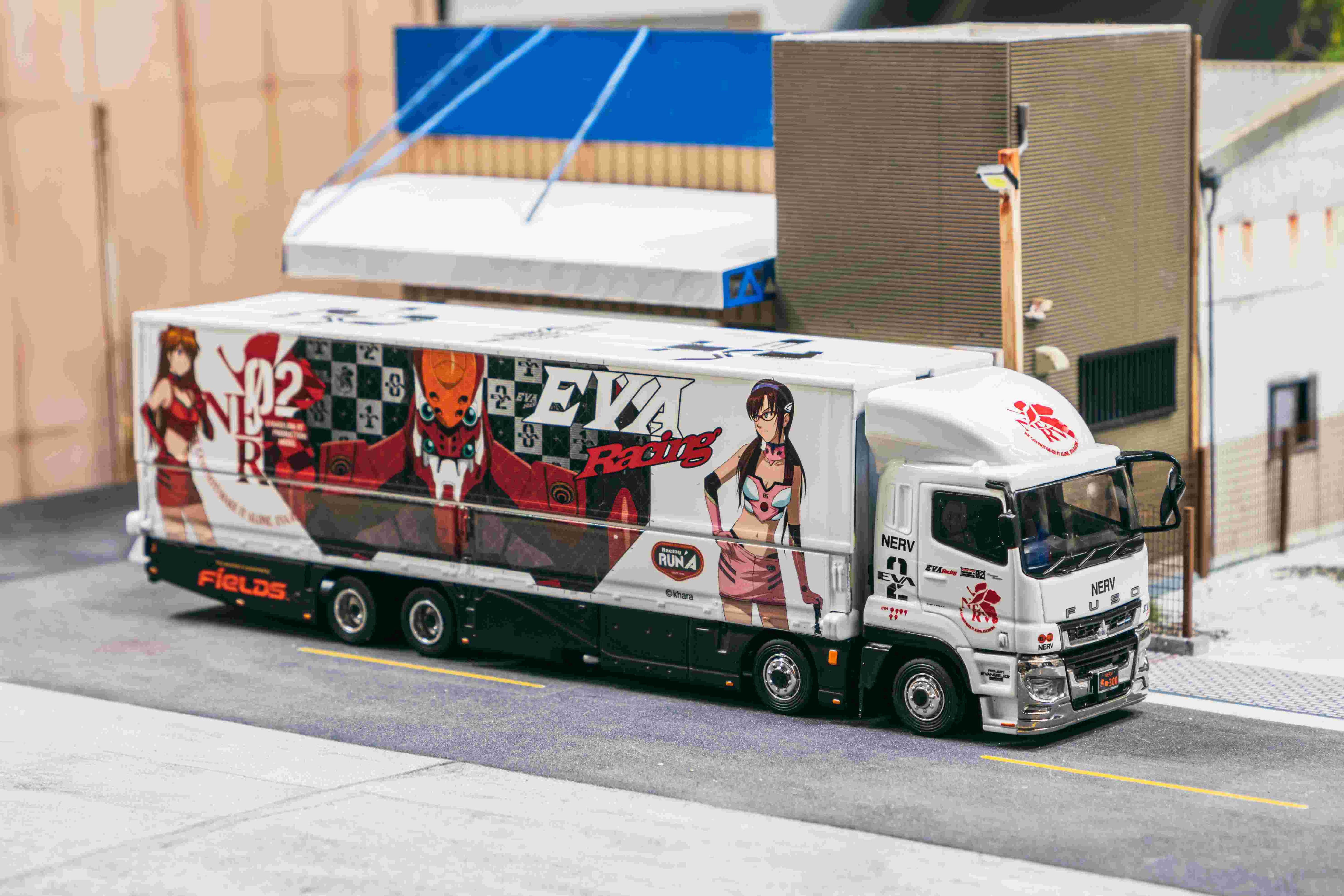 1/64 Mitsubishi Fuso Super Great EVA Racing - Tarmac Works TRUCK64