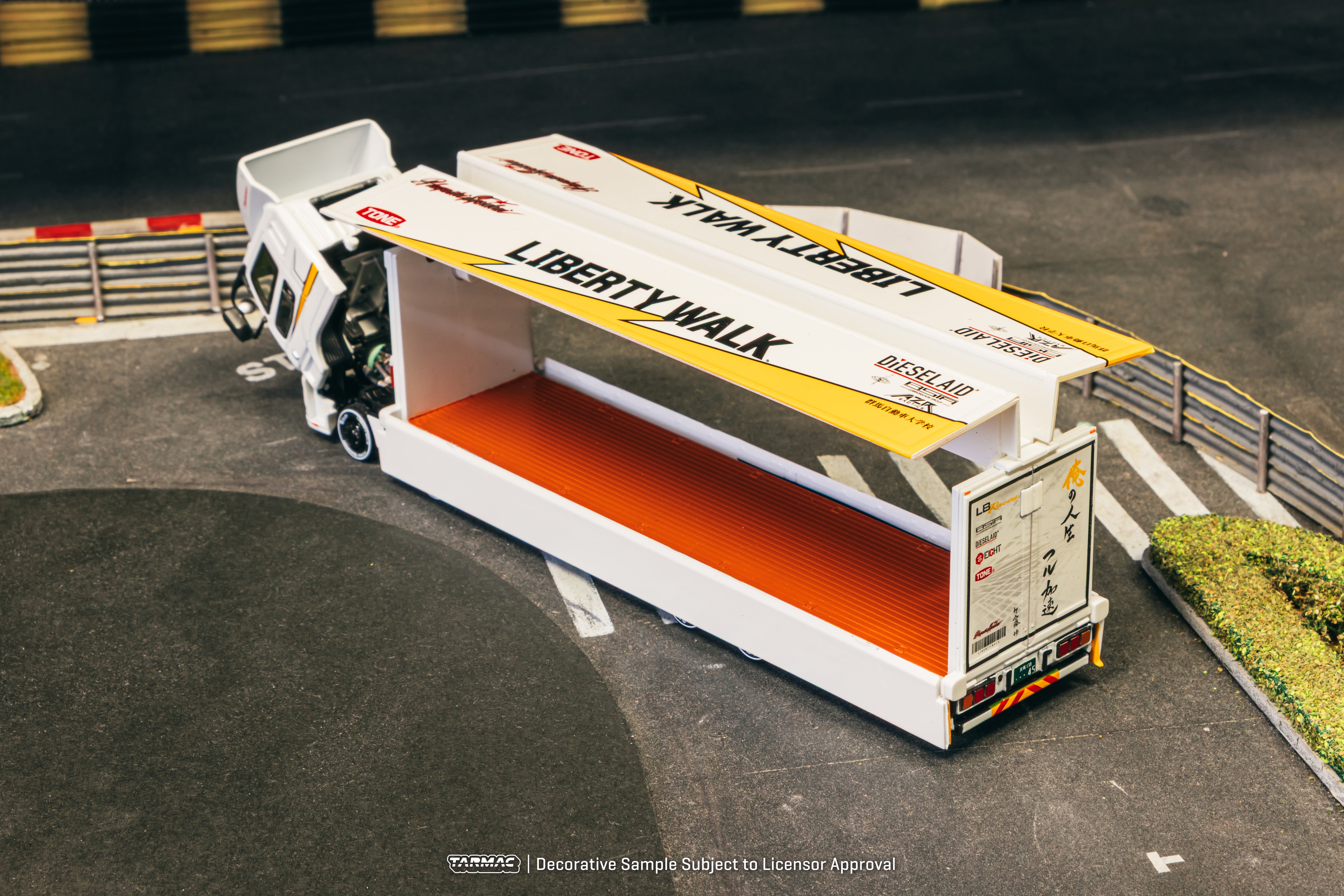1/64 Mitsubishi Fuso Super Great LB-TRUCKS - Tarmac Works TRUCK64