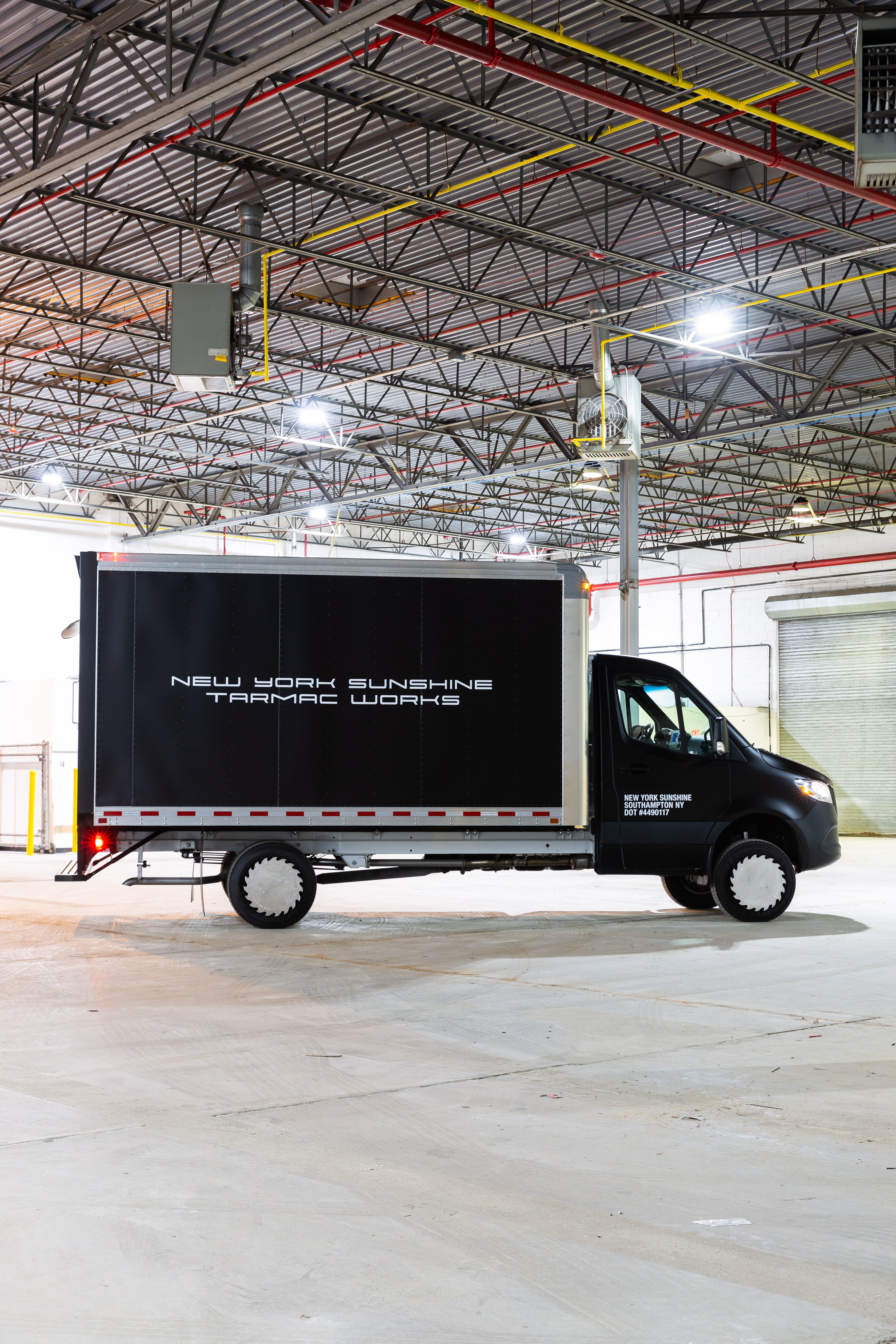 1/64 Mitsubishi Fuso Canter New York Sunshine - New York Sunshine Special Edition - Tarmac Works TRUCK64