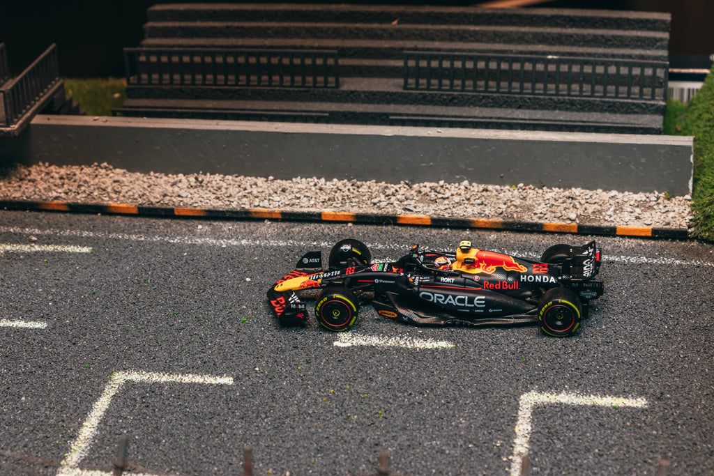 Minichamps 1/64 Oracle Red Bull Racing RB21 Yuki Tsunoda - 100th GP Canada GP 2025