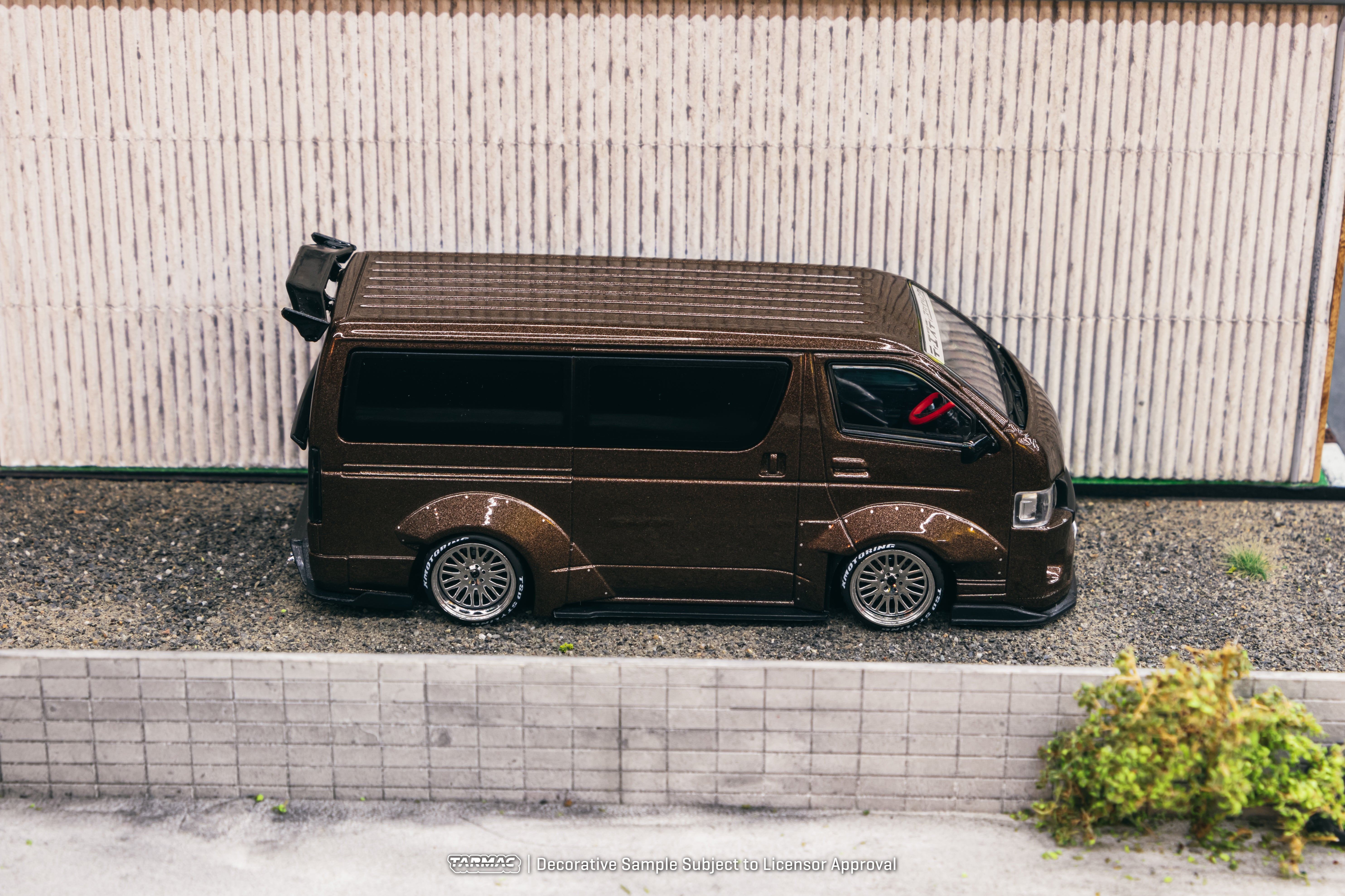 1/43 Toyota Hiace Widebody Brown - Tarmac Works HOBBY43