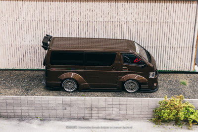1/43 Toyota Hiace Widebody Brown - Tarmac Works HOBBY43