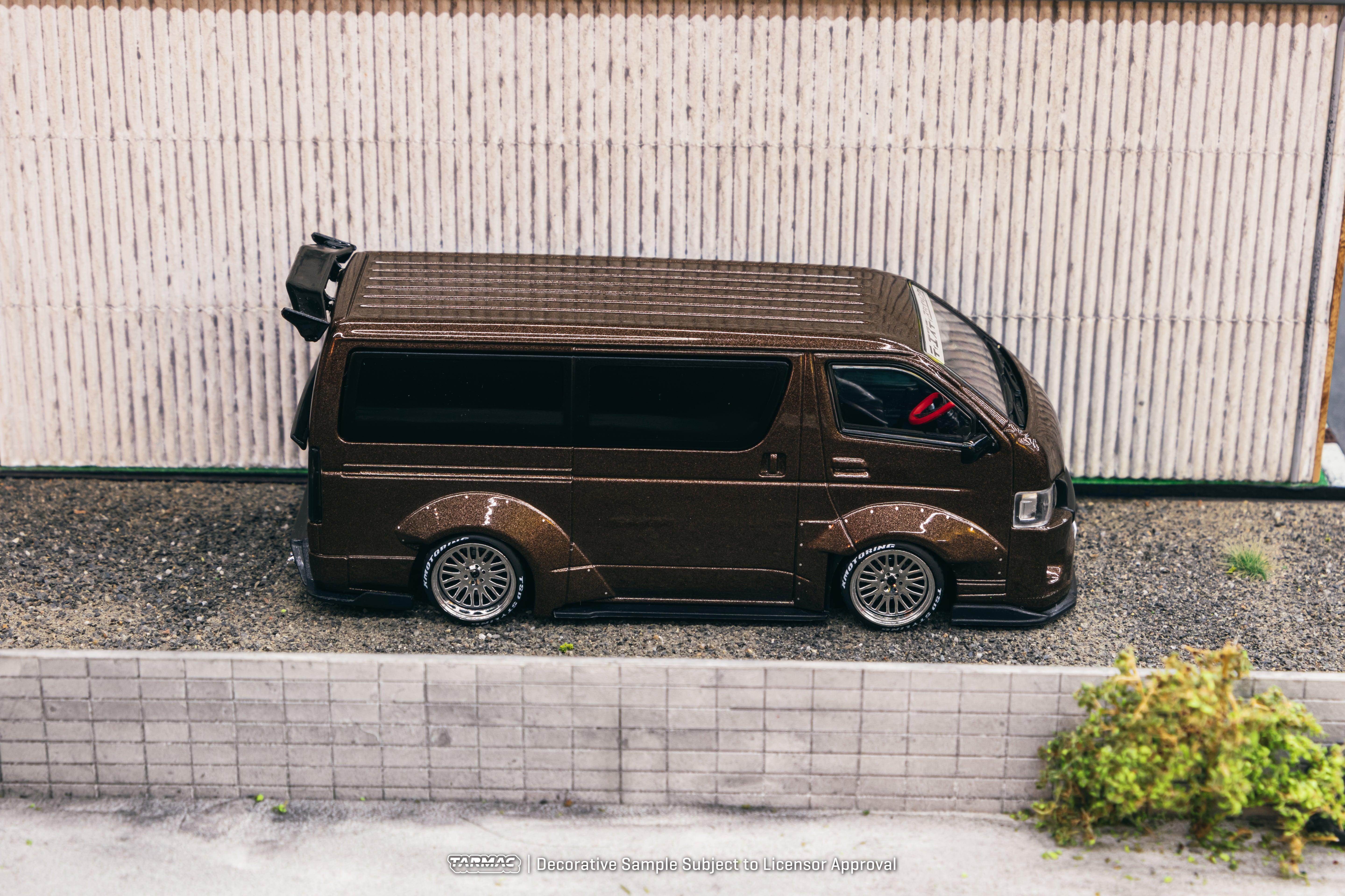 1/43 Toyota Hiace Widebody Brown - Tarmac Works HOBBY43