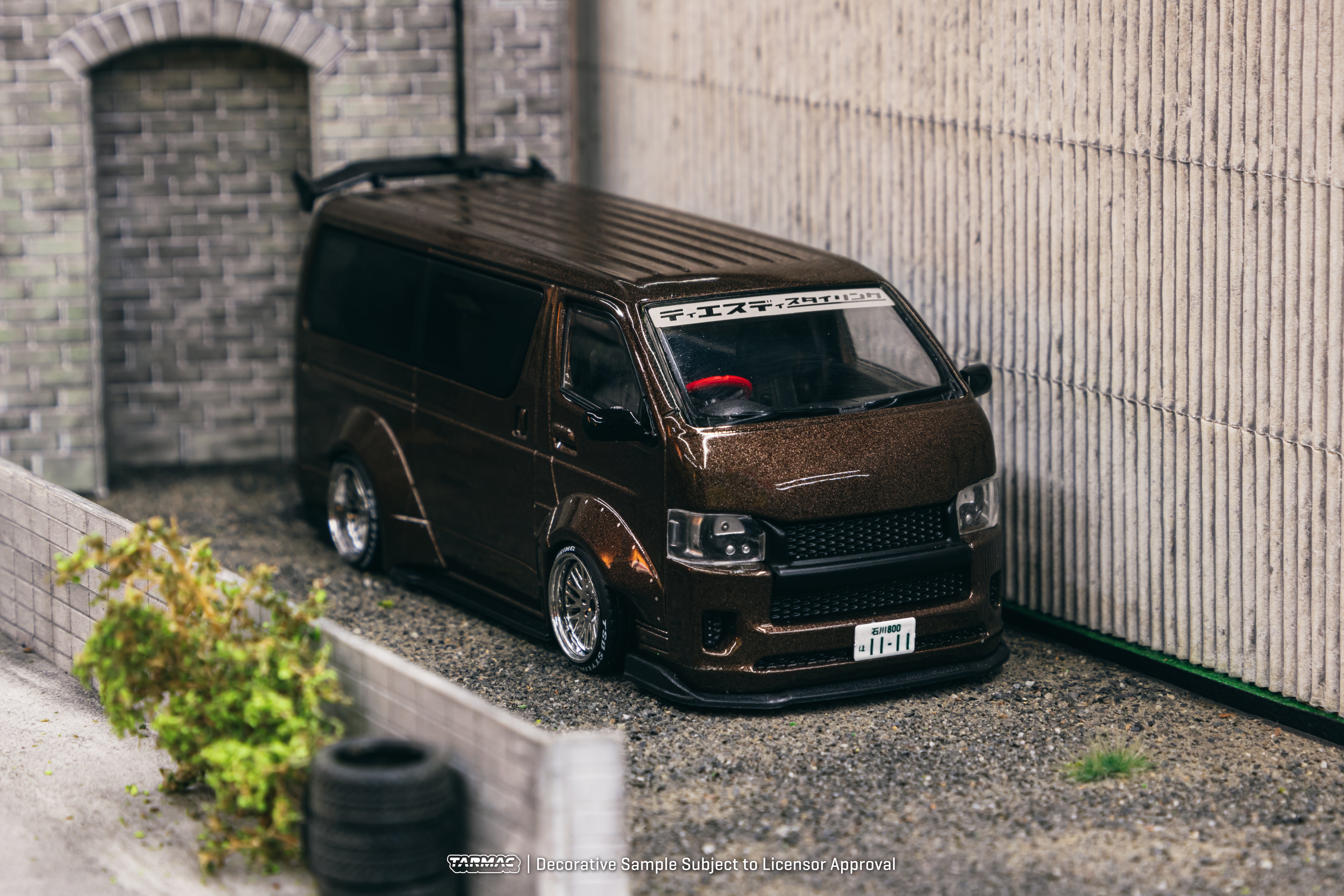 1/43 Toyota Hiace Widebody Brown - Tarmac Works HOBBY43
