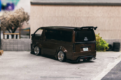1/43 Toyota Hiace Widebody Brown - Tarmac Works HOBBY43