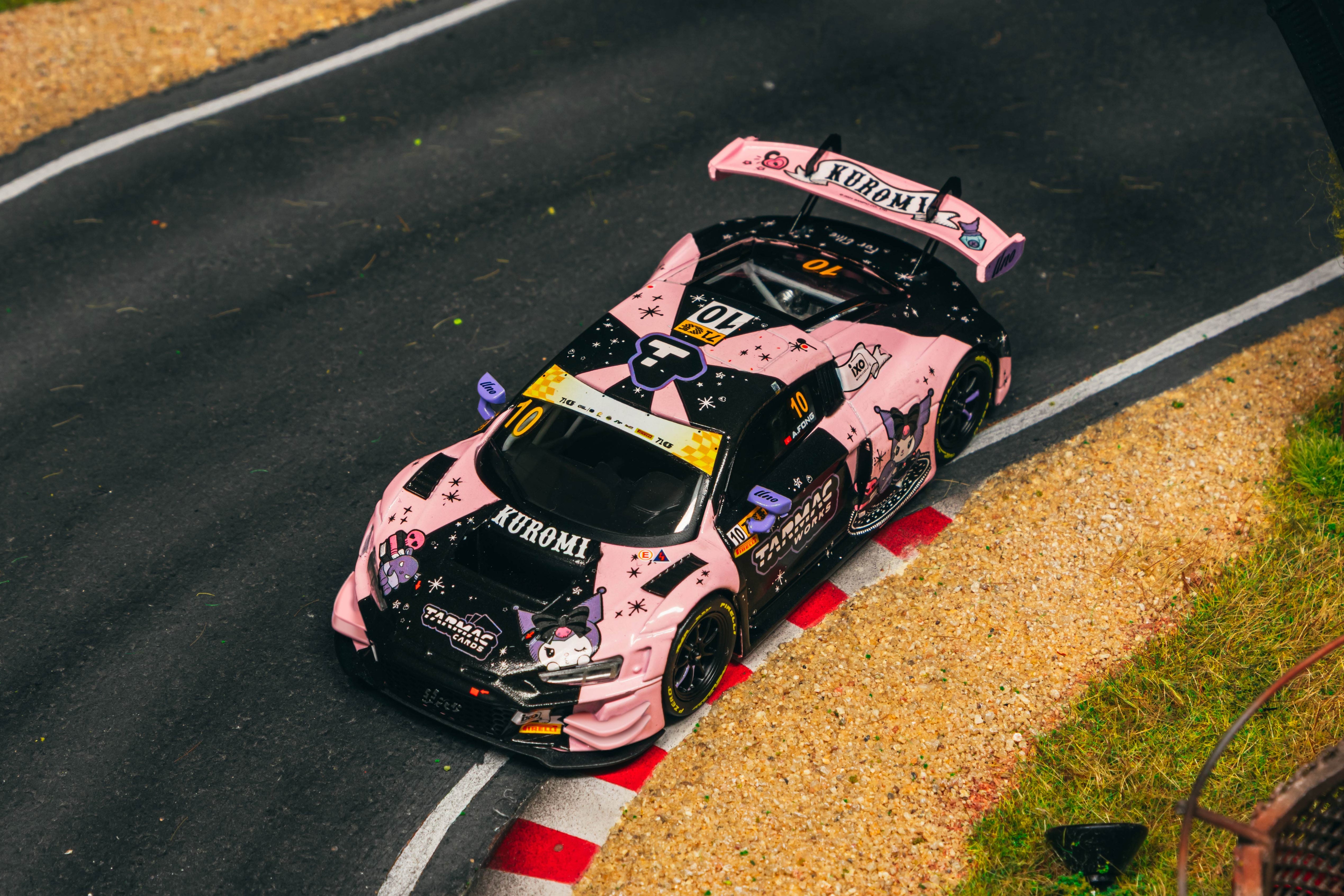 1/43 Audi R8 LMS GT3 evo II Macau GT Cup - FIA GT World Cup 2024 - Race Version #10 Uno Racing with A4 poster - Tarmac Works HOBBY43