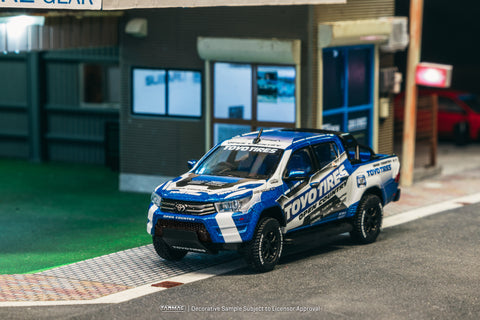 Tarmac Works 1/64 Toyota Hilux Toyo Tires - HOBBY64
