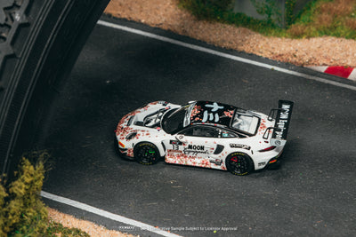 1/64 Porsche 911 GT3 R Suzuka 1000km - Intercontinental GT Challenge 2025 - Phantom Global Racing #13 with Tarmac Cards - Tarmac Works x iXO Models HOBBY64