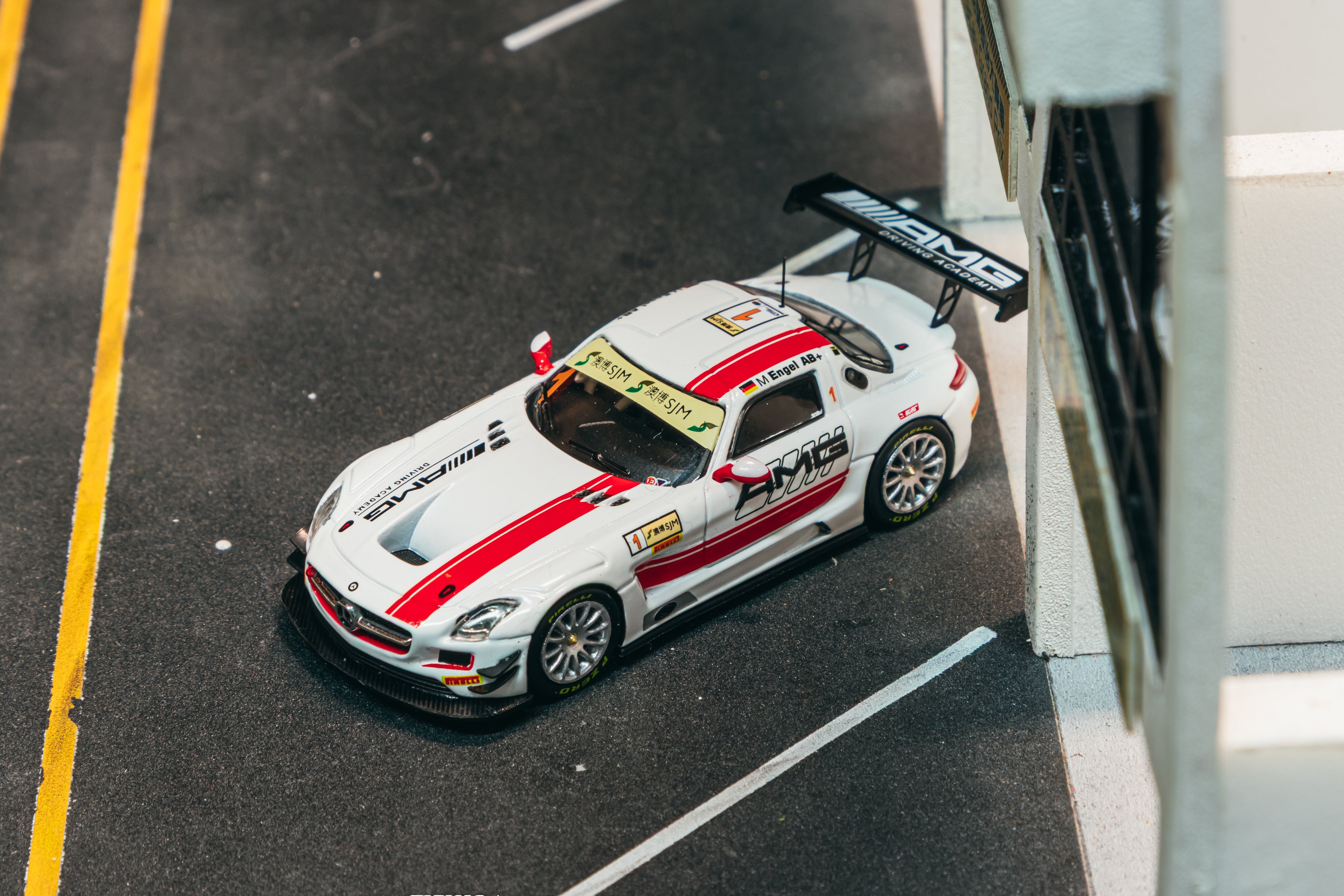 1/64 Mercedes-Benz SLS AMG GT3 Macau GT Cup - FIA GT World Cup 2015 #1 Winner - Maro Engel - Tarmac Works HOBBY64