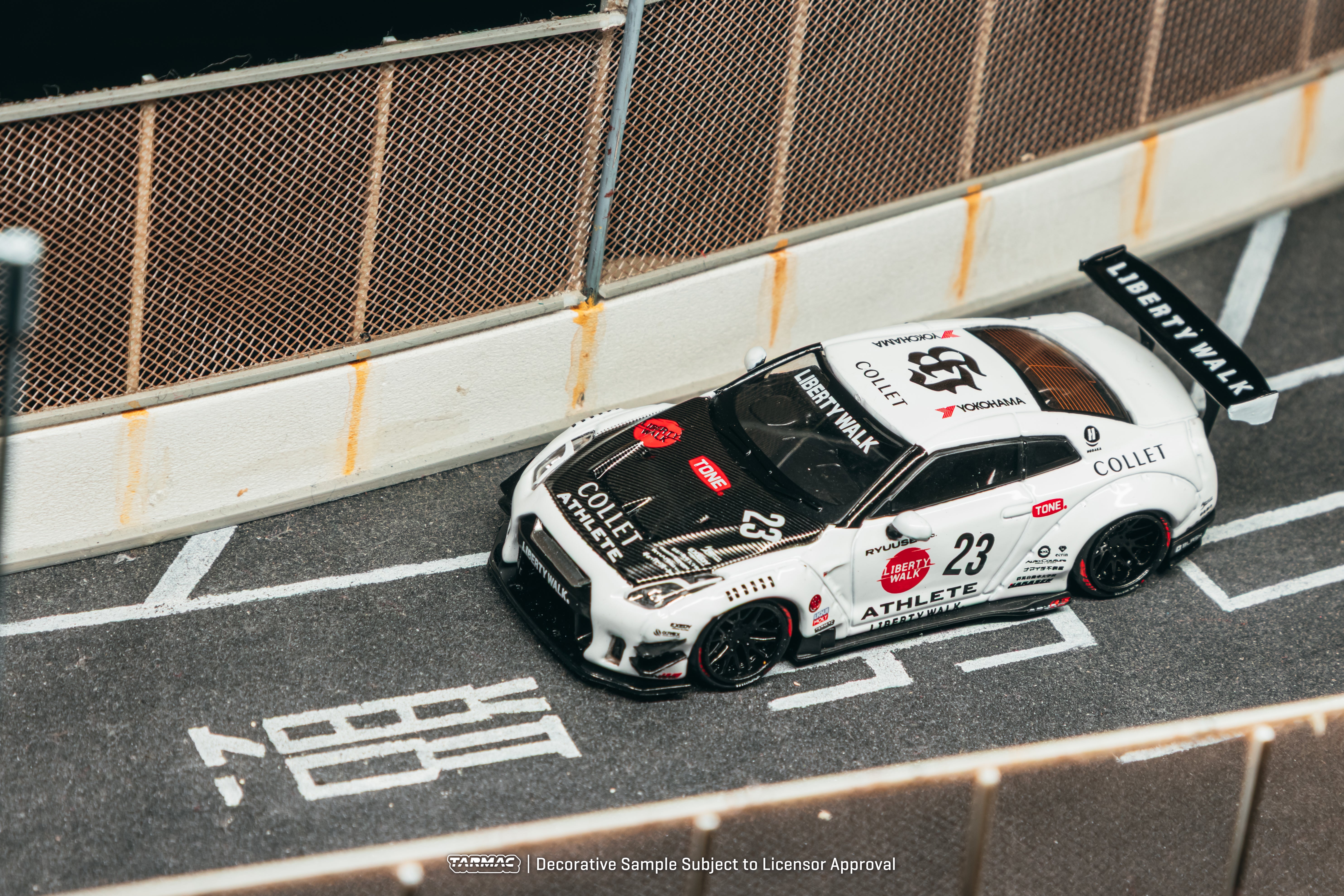 1/64 LB-WORKS NISSAN GT-R R35 type 2 White - Tarmac Works HOBBY64