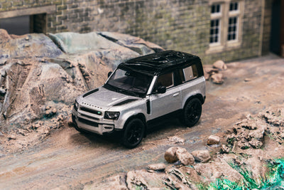1/64 Land Rover Defender 90 Silver Metallic - Tarmac Works GLOBAL64