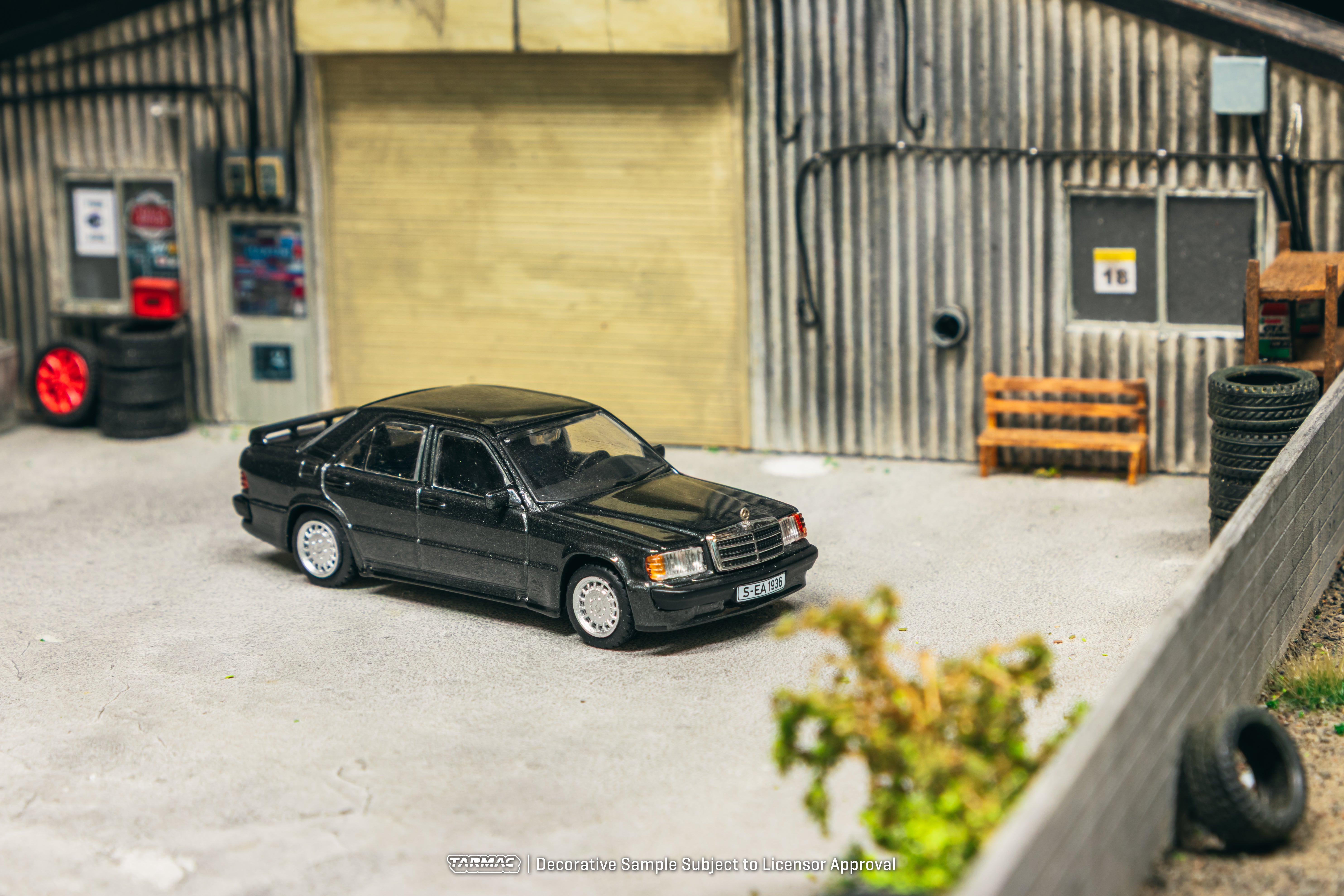 1/64 Mercedes-Benz 190 E 2.3-16 Blue-Black metallic - Tarmac Works GLO