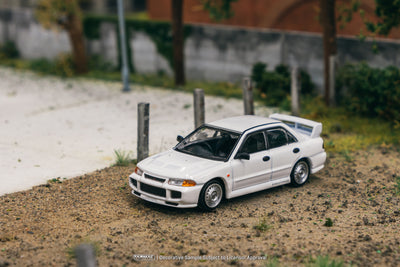 1/64 Mitsubishi Lancer RS  Evolution III White - Lamley Special Edition - Tarmac Works GLOBAL64