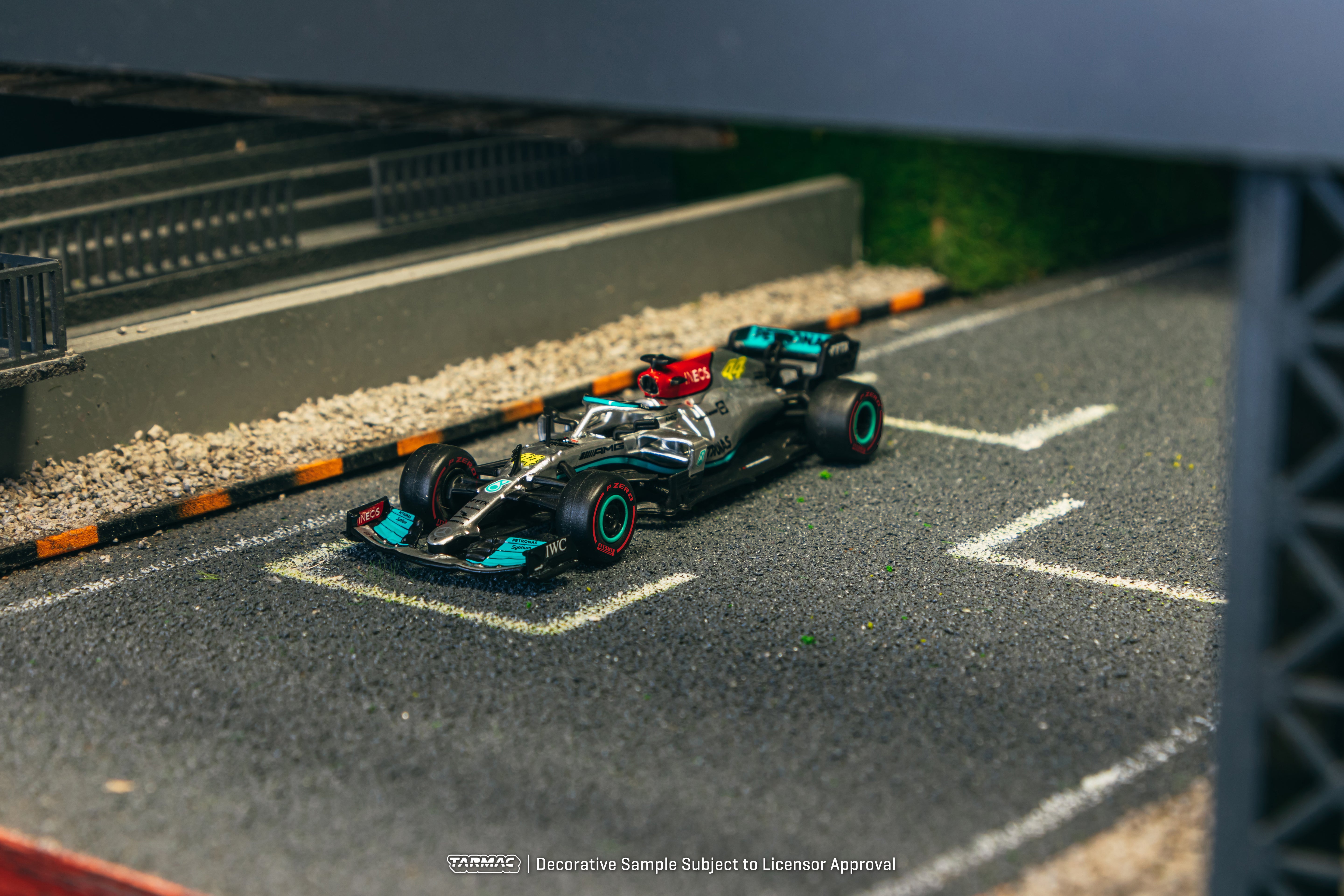 1/64 Mercedes-AMG F1 W12 E Performance Las Vegas Grand Prix Launch Party - Tarmac Works X iXO Models GLOBAL64