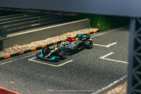 Tarmac Works X iXO Models 1/64 Mercedes-AMG F1 W12 E Performance Las Vegas Grand Prix Launch Party - GLOBAL64