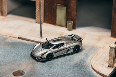 1/64 Koenigsegg Regera Silver Metallic / Blue Accents with Tarmac Cards Combo Set - Tarmac Works GLOBAL64