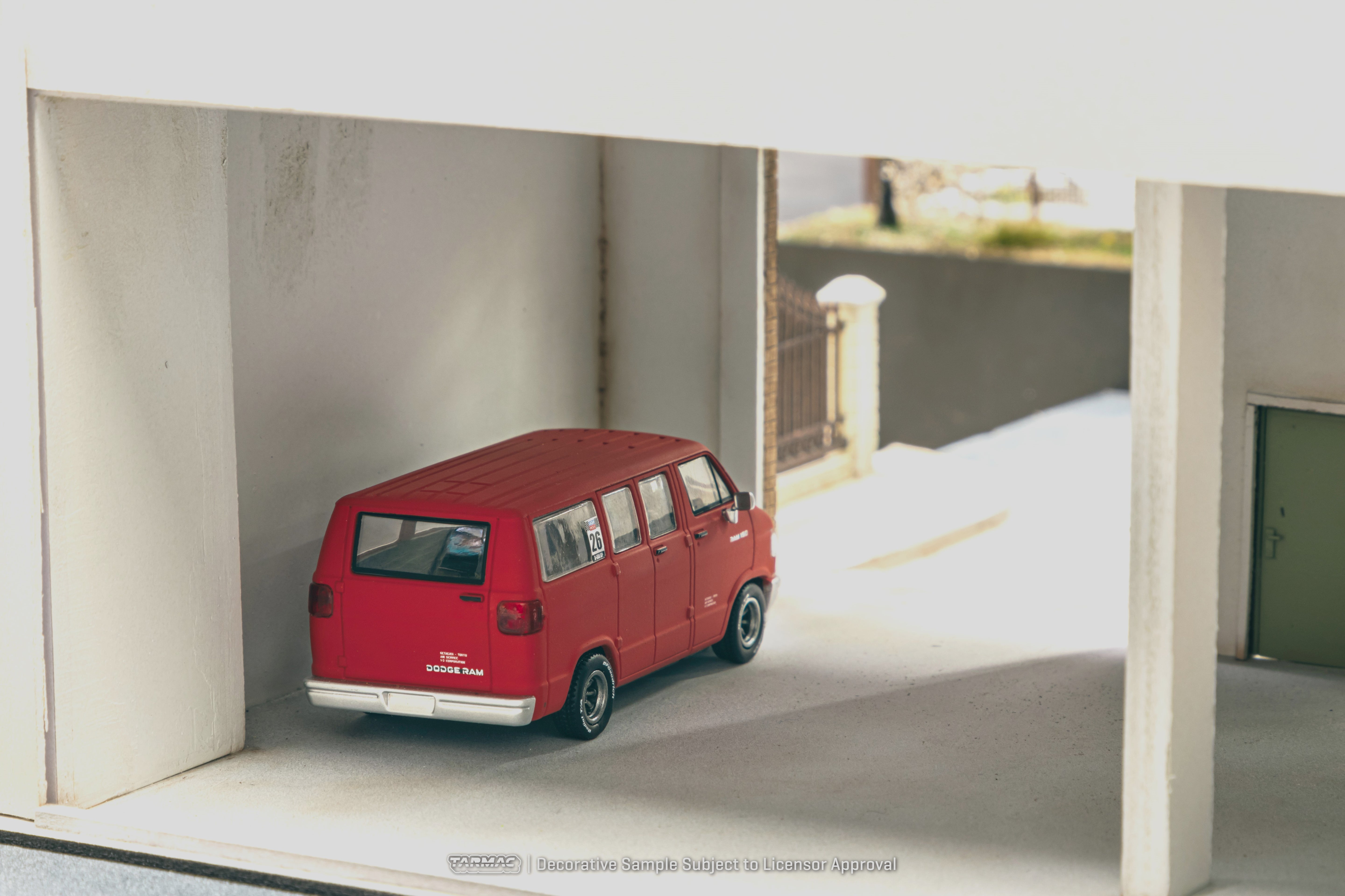 1/64 Dodge Van Red - Tarmac Works GLOBAL64