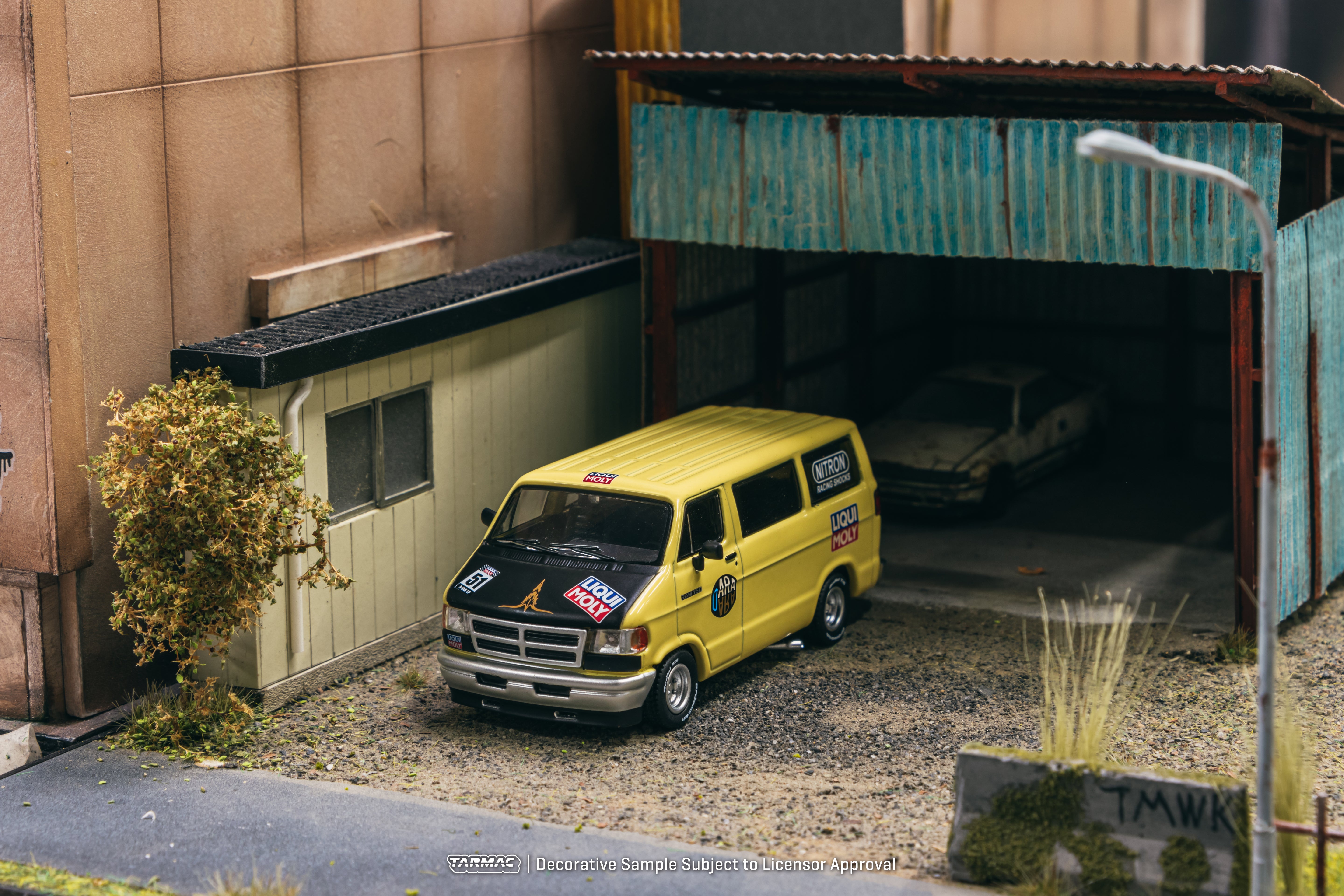 1/64 Dodge Van Yellow - Tarmac Works GLOBAL64