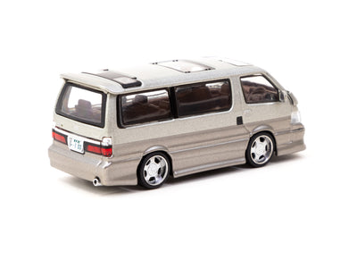 1/64 Toyota Hiace Wagon Custom Silver/Brown - Tarmac Works  ROAD64