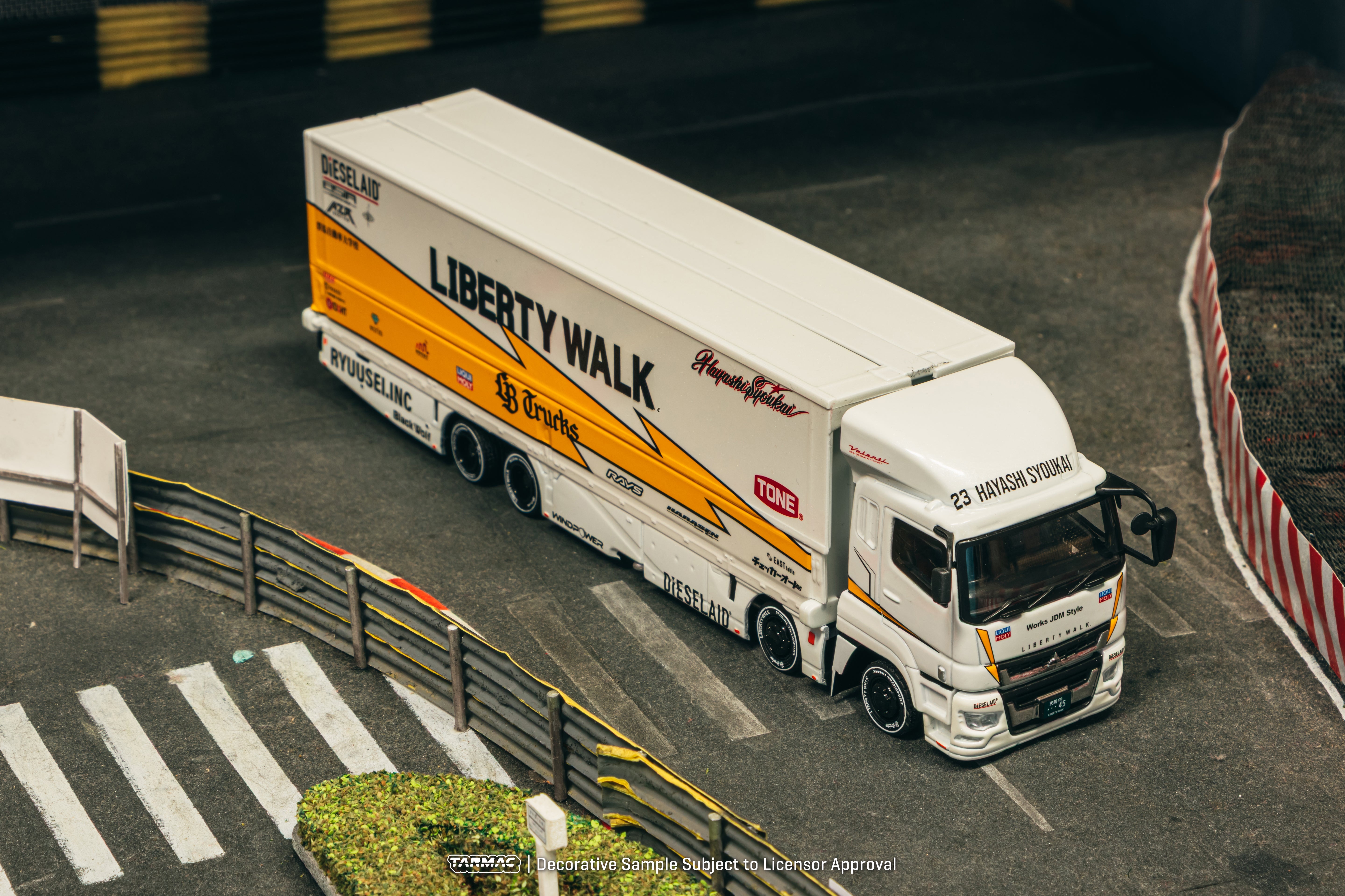 1/64 Mitsubishi Fuso Super Great LB-TRUCKS - Tarmac Works TRUCK64
