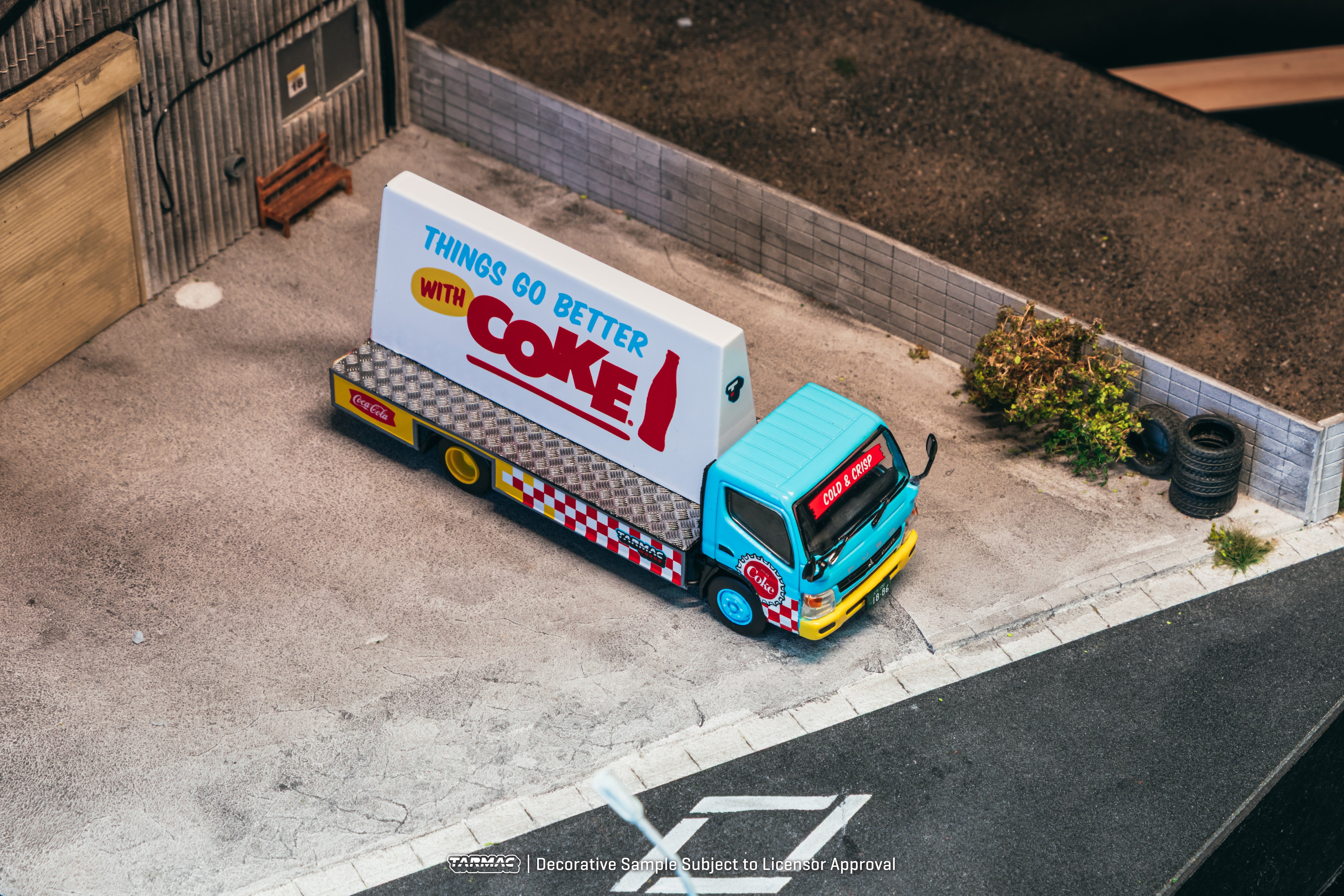 1/64 Mitsubishi Fuso Canter - Coca-Cola Advertisement Truck - Tarmac Works TRUCK64