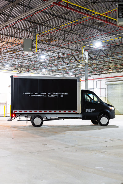 1/64 Mitsubishi Fuso Canter New York Sunshine - New York Sunshine Special Edition - Tarmac Works TRUCK64